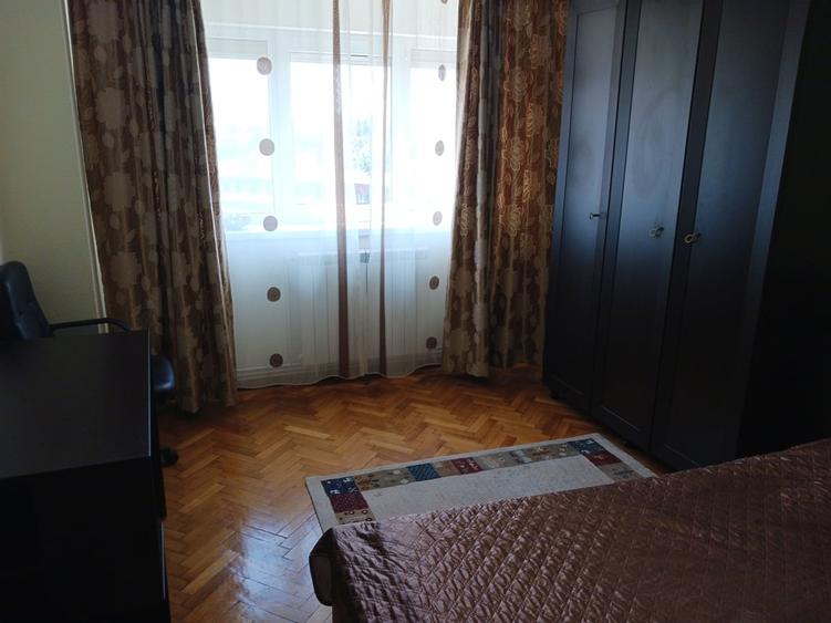 Apartament cu 3 camere decomandat în Libertății