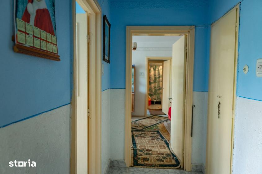 Apartament cu 3 camere semidecomandat în Central