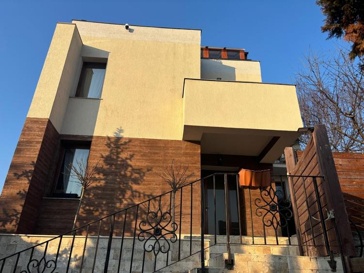 Casă individuală cu 4 camere cu Canalizare în Păcurari