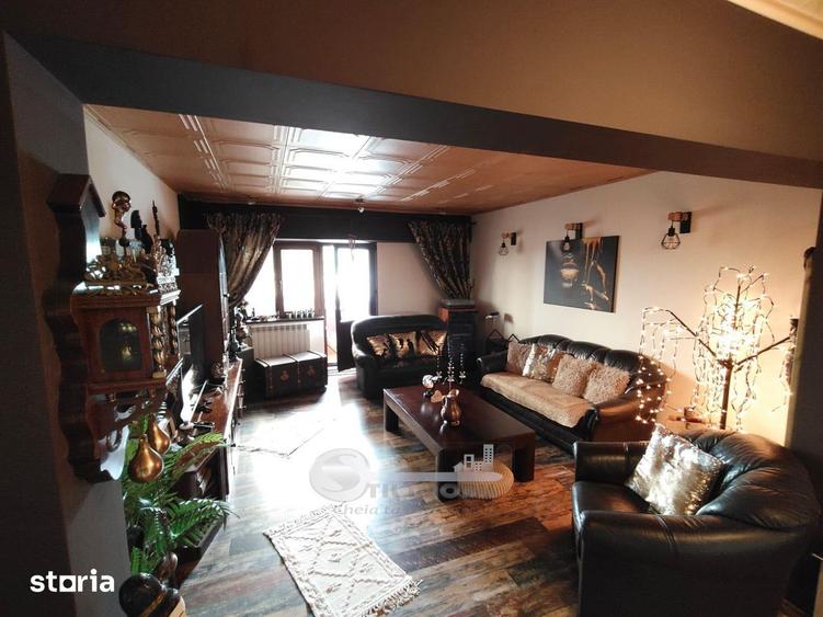 Apartament cu 4 camere decomandat în Podu Roș