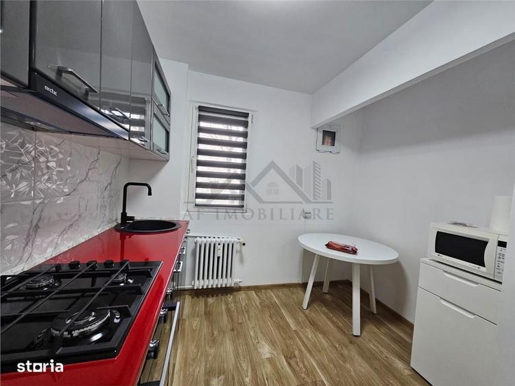 Apartament cu 2 camere semidecomandat, mobilat în Podu Roș