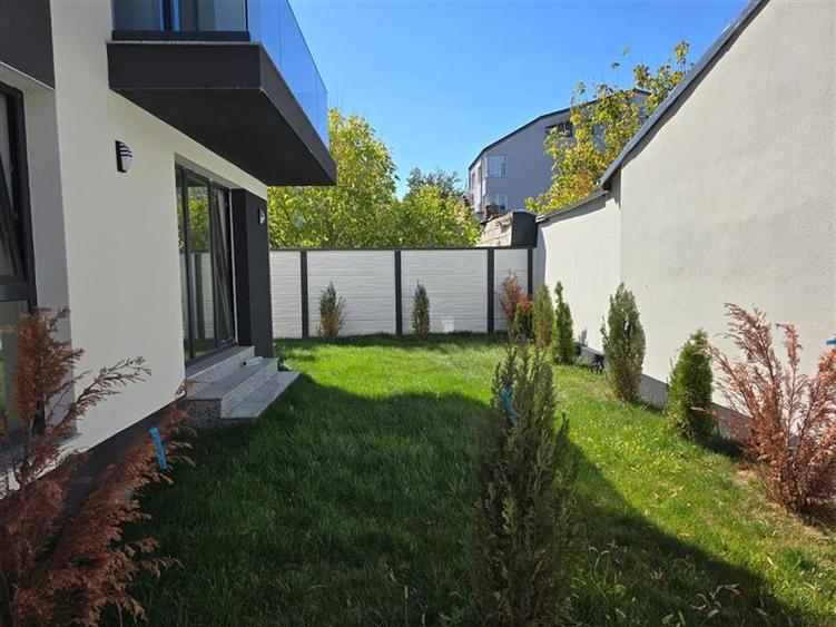 Duplex cu 5 camere cu Canalizare în Bucureștii Noi