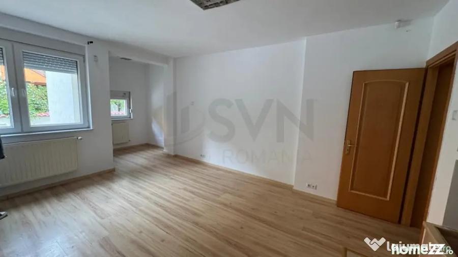 Casă cu 10 camere cu Teren 402 Mp în Lacul Tei