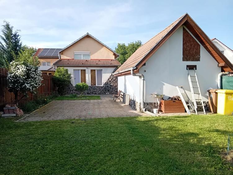 Duplex cu 3 camere cu Canalizare în Gușterița