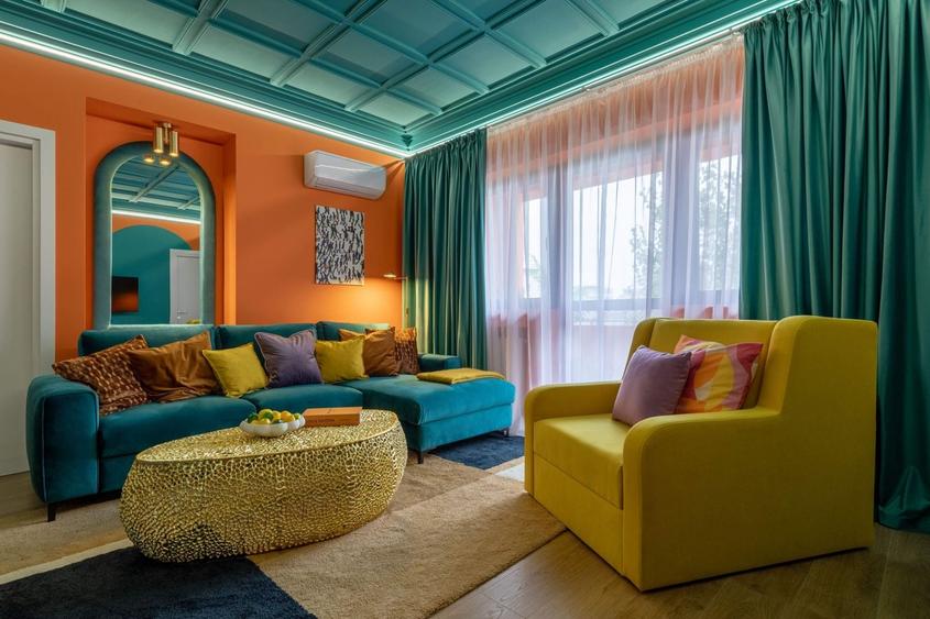Apartament cu 4 camere, mobilat în P-ța Universității