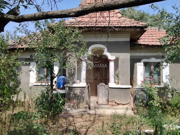 Casa renovabila/demolabila cu 2300 mp teren, Varvor/Bujoru Casa renovabila/demolabila cu 2300 mp teren, Varvor/Bujoru