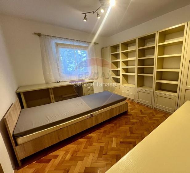 Apartament spatios 4 camere in cartierul Strand Apartament spatios 4 camere in cartierul Strand