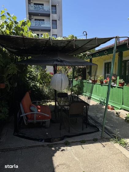 Casă cu 6 camere cu Teren 344 Mp în Văcăresti