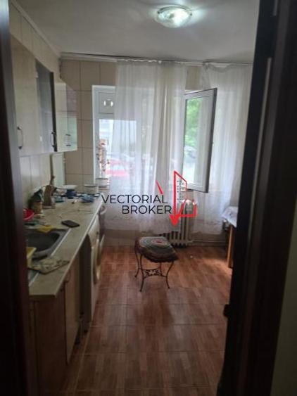 Apartament cu 3 camere decomandat în Dristor