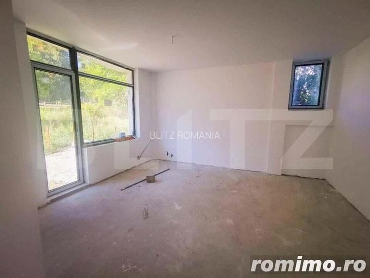 Pensiune semifinisata, 600mp utili, 18 camere, Predeal