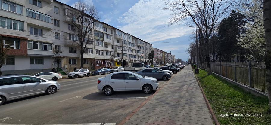 Spatiu comercial central la strada circulata