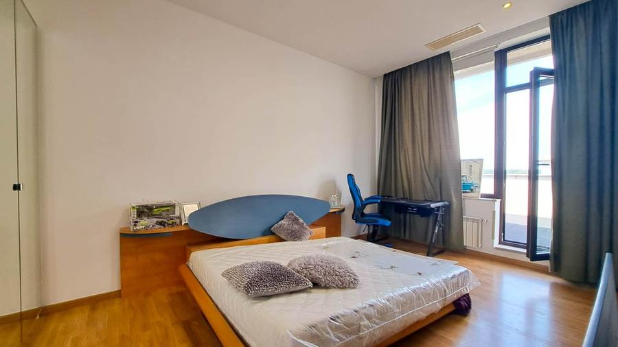 Apartament cu 4 camere semidecomandat, mobilat în Băneasa