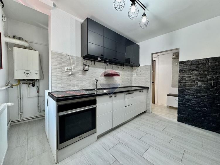 Apartament cu 3 camere decomandat, mobilat în Central