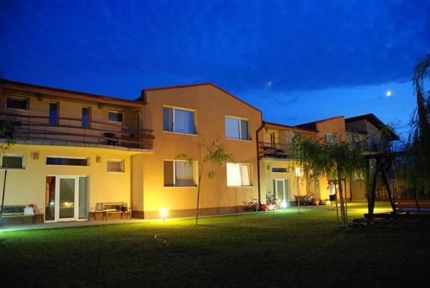 Apartament 3 camere, curte privata cu piscina in Dumbravita - 13