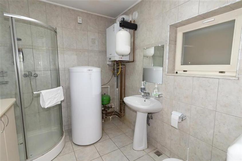 Resedinta cu atmosfera familiara,peisaj imersiv,amplasare premium,Zarnesti,Braso - 26