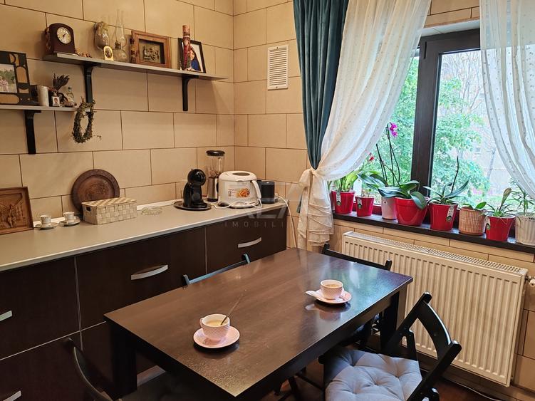 3 camere, decomandat, et 2/8, anvelopat- 13 Septembrie - 13
