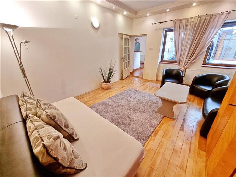 Garsoniera spatioasa de inchiriat in Centrul Istoric al Brasovului - 5