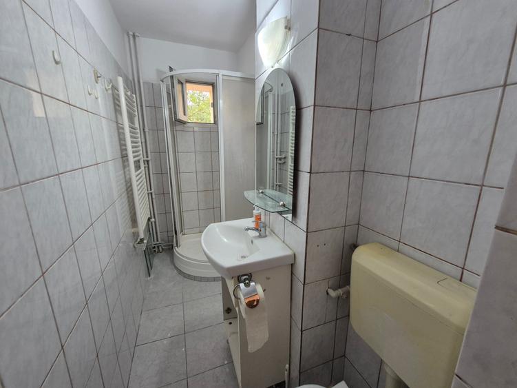 Pe frumoasa strada Harnicieila etajul 1, in bloc izolat termic - 6