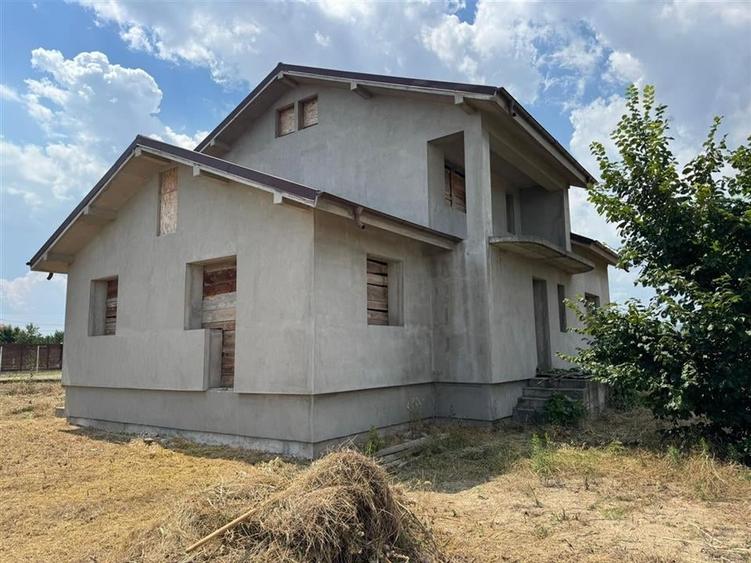 Casa P+1 la rosu (caramida) de vanzare in Golesti - 1