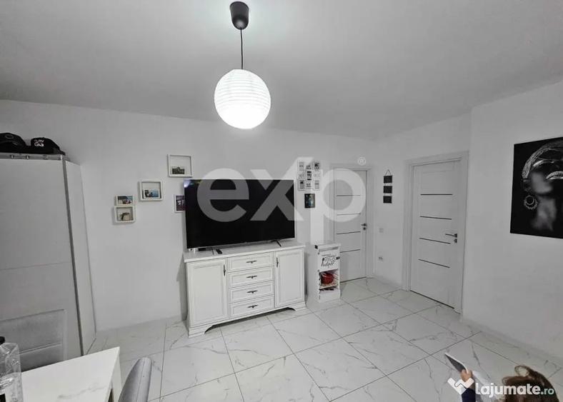 Apartament cu 3 camere semidecomandat în Florești