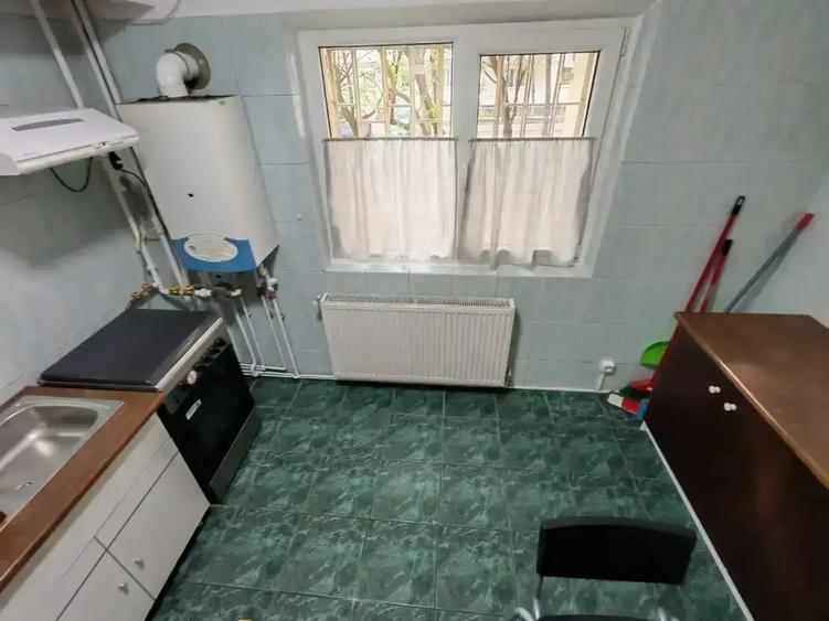 Apartament cu 3 camere decomandat, mobilat în Nerva Traian