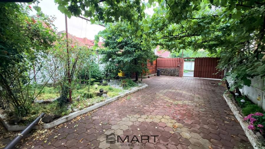 Casă cu 6 camere cu Teren 200 Mp în Calea Dumbrăvii