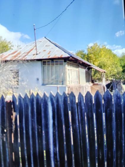Vand casa batraneasca, in sat Baroiu,comuna Tetoiu - 2