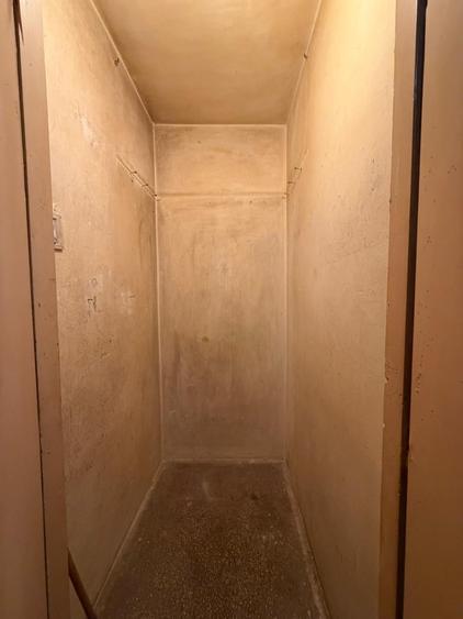 Titan, la 5 minute metrou Costin Georgian, pe intrarea Muncii, bloc 1977 - 8