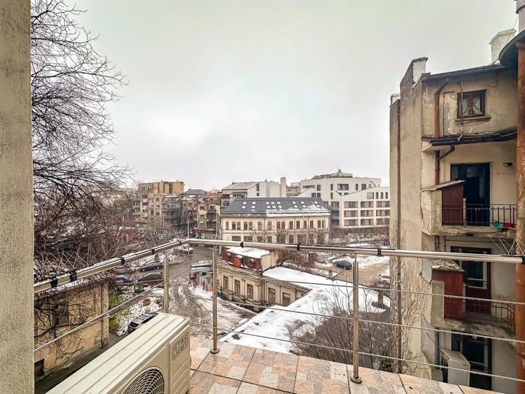 La doi pasi de Universitate - nu doar un birou ci un statut - 25