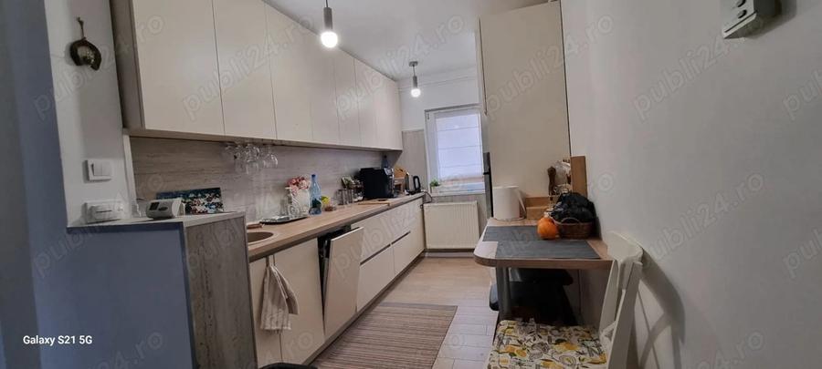 Vand apartament 3 camere ,decomandat, zona Astra 63;mp - 2