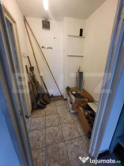 Spatiu comercial de vanzare, zona Micro III - 2
