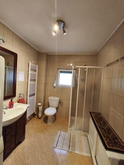 Casă individuală cu 5 camere cu Canalizare în Central