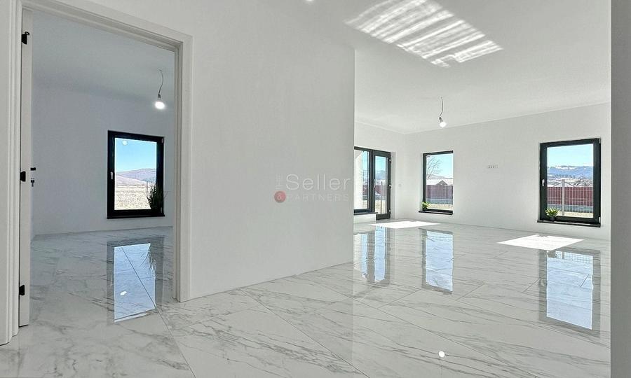 Curte Generoasa Compartimentare Practica - 8