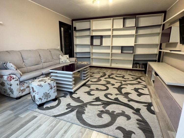 Vând Apartament cu 3 camere, decomandat, et. 3, 68 mp + acces la 100 mp  - 2