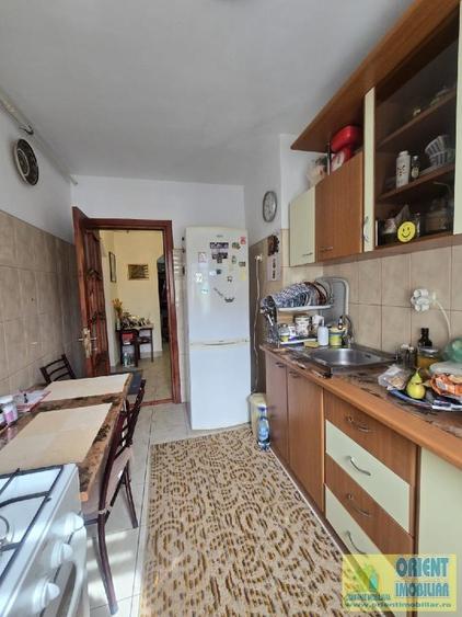 Tomis Nord, Rovere, de vanzare 3 camere, decomandat, gaze - 12