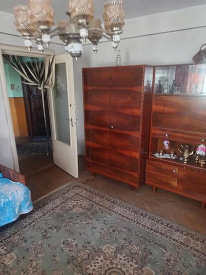 Dau in chirie apartament cu 2 camere, Calea Aradului, etaj. 1 - 3