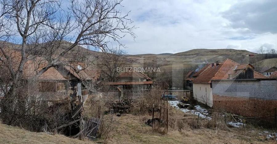 Casa veche cu teren generos de 5.300 mp oportunitate de