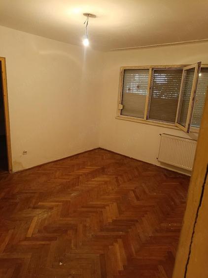 Vand apartament cu 2 camere vis-a-vis de Spitalul Jude?ean - 2
