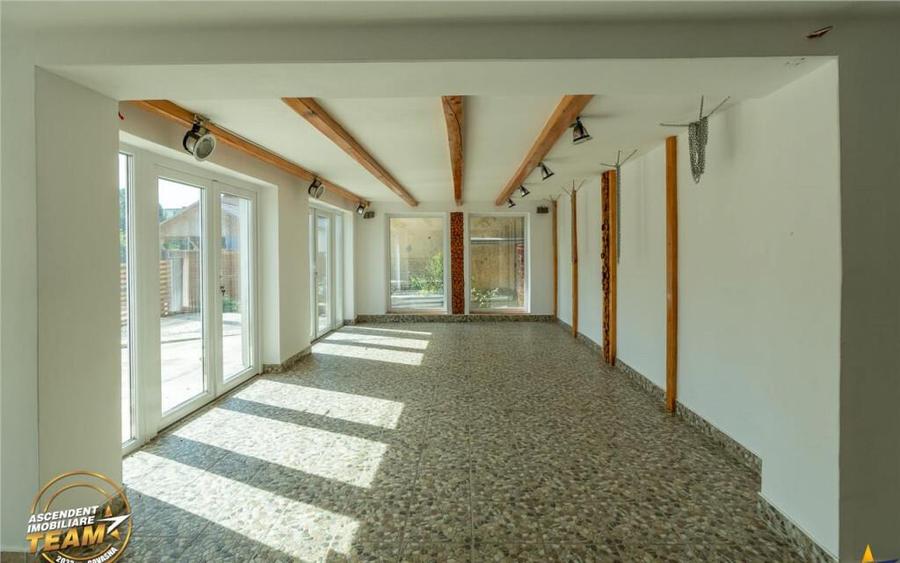 Casa cu spatiu comercial recomandat: locuinta si afacere:Cen - 1