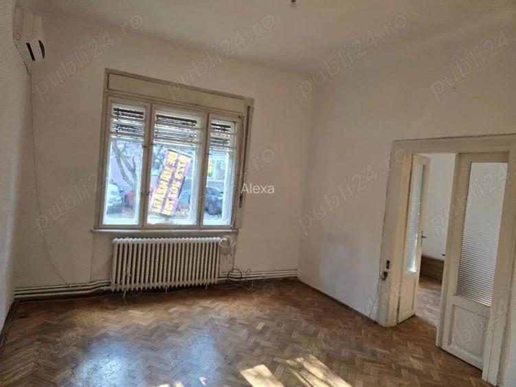 Vand casa ultrac Zona mag Crisul, SC 200 mp, teren 242mp,front stradal mare ,intrare auto, inc oras