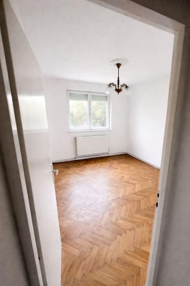 Vand apartament 3 camere+beci.Zona Unic ,str.Aleea Ciresilor - 5