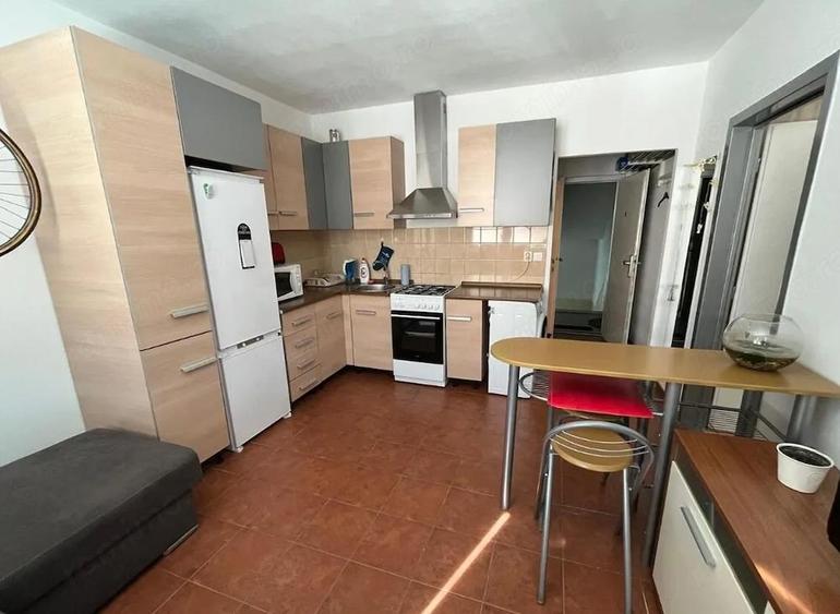 Aparatament de inchiriat cu o camera zona Tractorul - 2