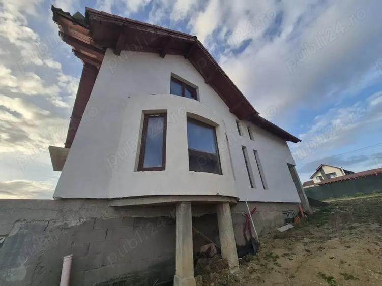 Casă cu 6 camere cu Teren 500 Mp în Șura Mare