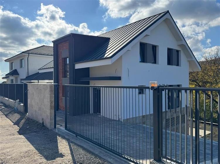 Casa Individuala Subsol+Parter+Etaj  situata in Chinteni! - 11