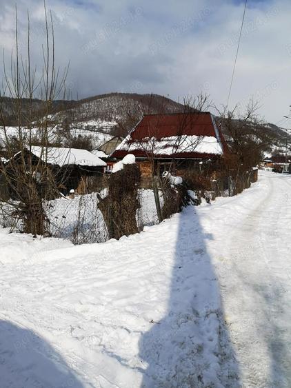 Teren generos cu casuta - 2