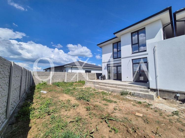 AX1030 Mosnita Noua, 1/2 Duplex Despartit Prin Camera Tehnica - 1