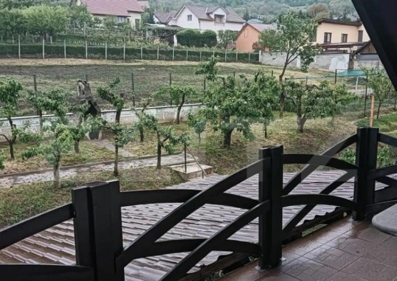 Casa individuala cu 5 camere, 240 mp, 12,8 ari teren, zona - 9