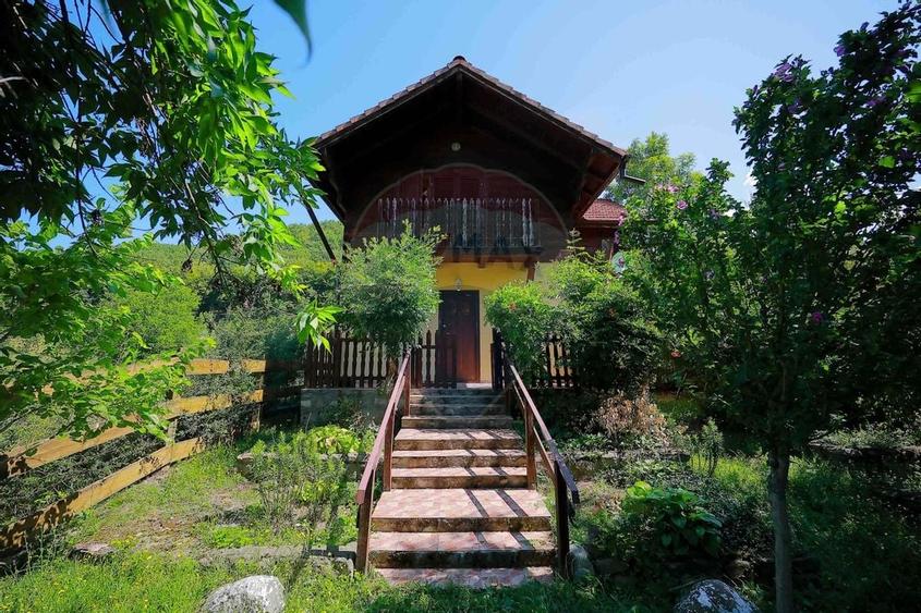 De vanzare Casa de Vacanta cu 3 camere, teren 1146 mp, Budureasa - 1