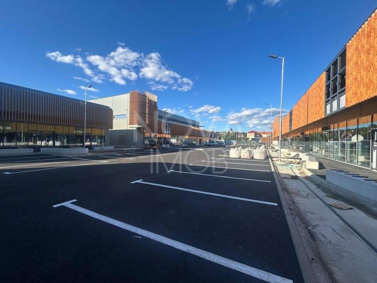 Spatiu comercial de inchiriat - Central, Cisnadie - de la 100 mp - 1