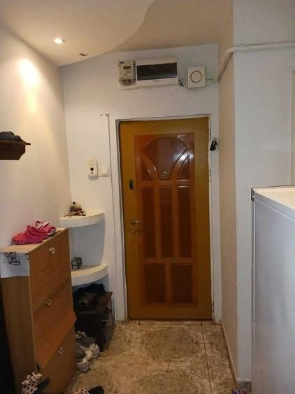 Apartament cu 4 camere semidecomandat în Micro 16